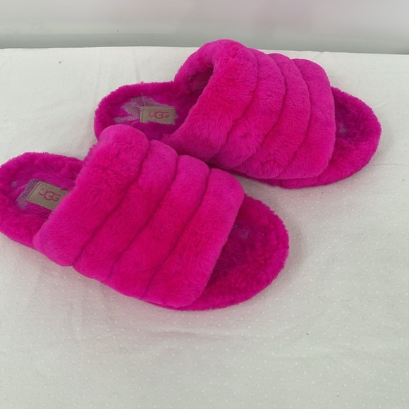 UGG GIRLS SIZE 3 Fuzzy Pink Slippers - Picture 2 of 7